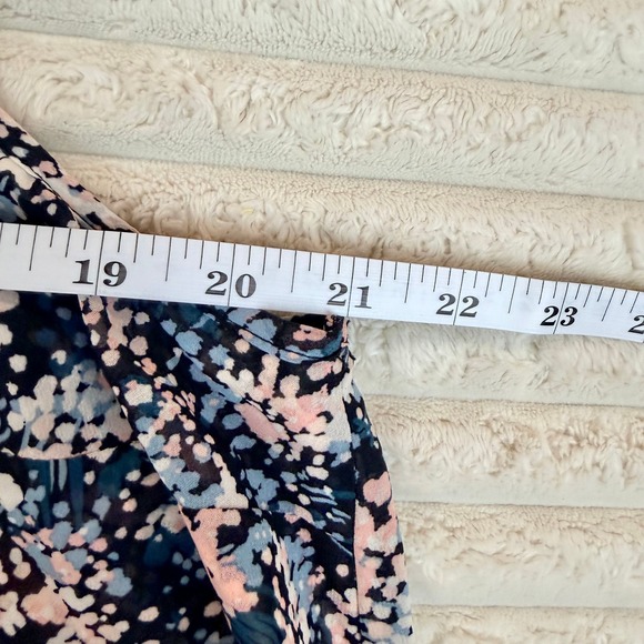 Torrid Floral Crochet Lace Tank Top Navy Pink Blue Sleeveless Blouse Size 0 - Picture 3 of 7